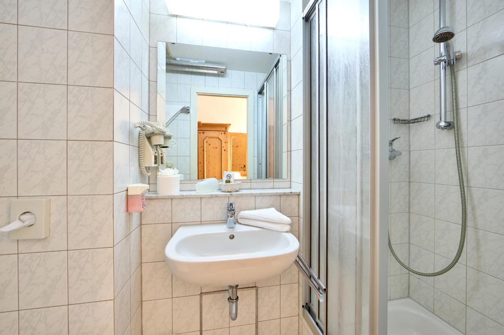 Hotel Drei Mohren Гармиш-Партенкирхен Стая снимка
